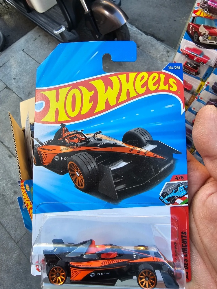 Nuove Hot Wheels 2025 N Case,  - Hot Wheels Car Mainline recensione e prezzo